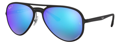 Gafas de sol polarizados Ray-Ban RB4320 Chromance Standard con marco de nailon color matte black, lente blue degradada/espejada/chromance, varilla matte black de nailon - RB4320CH