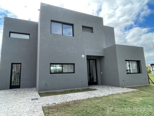Casa En Ceibos
