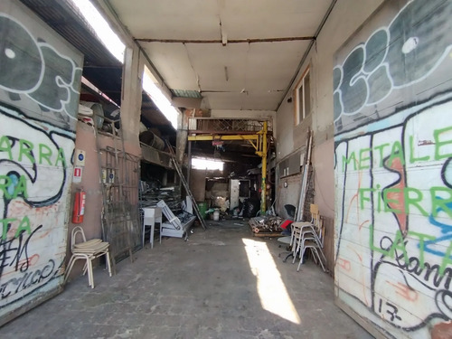 Se Vende Propiedad Comercial En Avenida Santa Rosa.