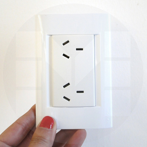 Imagen 5 de 10 de Llave De Luz Armada Kalop Línea Civil Toma Doble Blanco