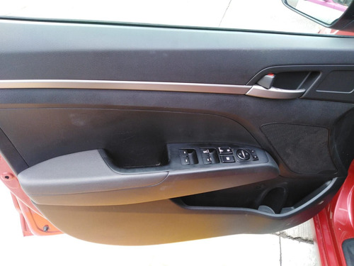 Imagen 10 de 15 de Hyundai Elantra 2018 2.0 Gls Mt