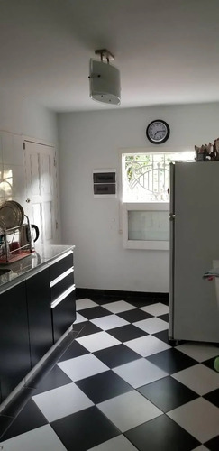 Permuta O Venta Hermosa Casaquinta O Permanente - 2 Casas