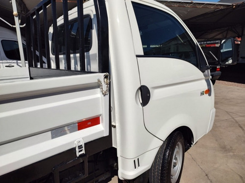Imagem 7 de 15 de Hr 2.5 Hd 4x2 Pick Up Ano 2016/2017