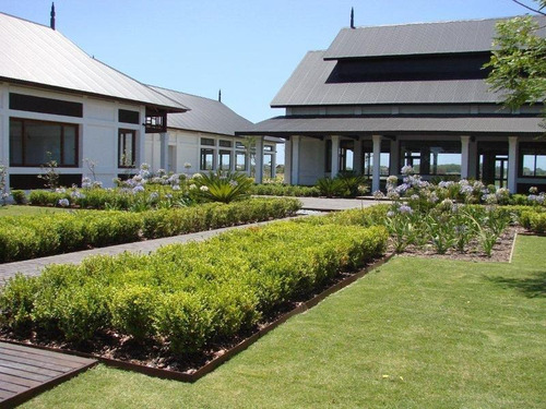 Lencke Vende - Albanueva-excelente Lote Al Rio Con Amarra, Frente A La Bahia Del Club House.