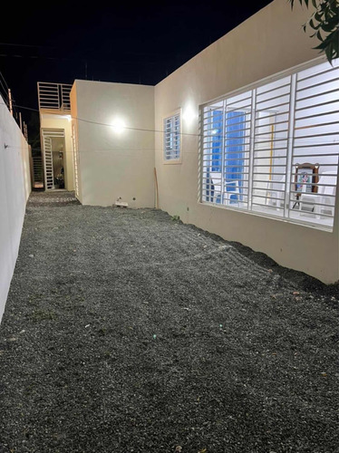 Casa Amueblada Ubicada En El Residencial Los Lirios, La Roma