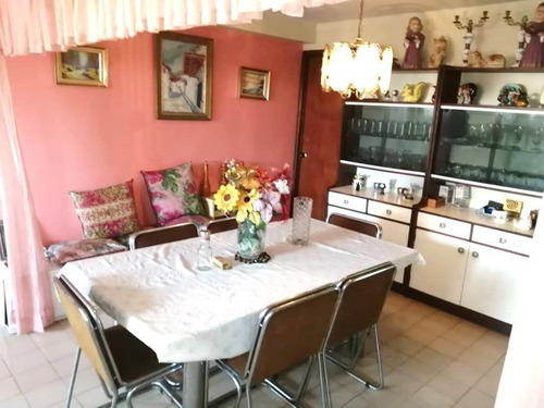 Imagen 5 de 9 de Vendo Apto. 23 De Enero Zona Central, 95mts 3hab + 1hab De Estar, 1 Baño, Amplia Sala Comedor Cocina Nevera, 1 Puesto, Cerca De Metro Agua Salud, Liceo Al Lado, Zona Tranquila, Sucesores Oigo Ofertas