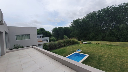 Imagen 6 de 30 de Chalet Seis Ambientes Con Parque Y Piscina
