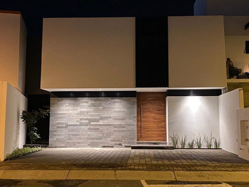 Luxury Home En La Condesa Juriquilla, 4ta Recamara En Pb, C.290 M2, Lujo