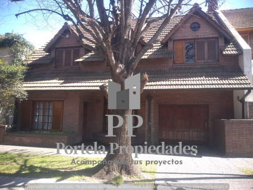 Excelente Casa De 6 Ambientes En 2 Plantas. Sobre 2 Lotes Haedo Chico