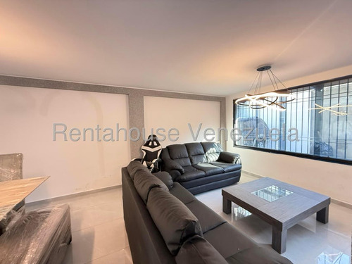 Hermosa Casa Quinta De 2 Niveles En Venta Ubicada En Alto Prados Del Este 25-17674