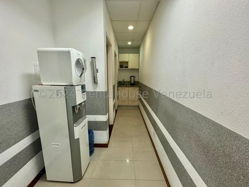 Edificio Moderno Con Terraza En Venta Los Dos Caminos Caracas Oportunidad De Inversion