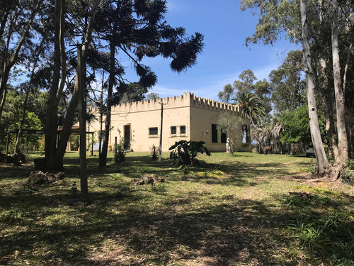 Oportunidad Casa De  Época Rodeada De Hermoso Parque