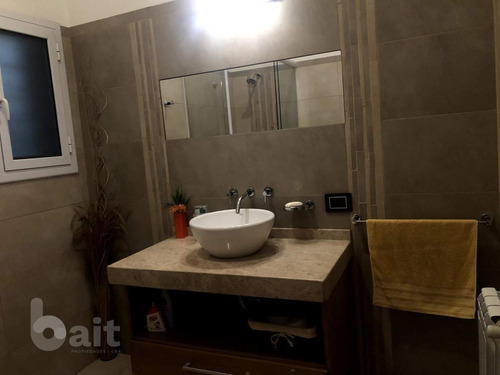 Imagen 5 de 29 de Venta Casa En El Cerro De Las Rosas, Moderna, Impecable De 3 Dormitorios Con Pileta Climatizada Y Calefacción Central.