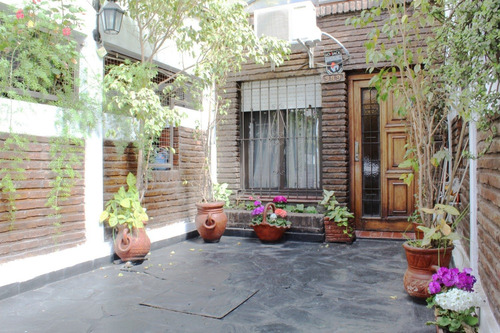 Imagen 2 de 8 de Venta Triplex 4 Ambientes Con Cochera Y Fondo Libre Castelar
