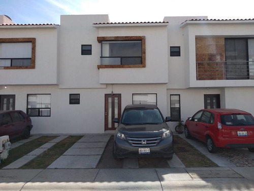 Preciosa Casa En Santa Fe Juriquilla, Ubicada, 3 Recamaras, 