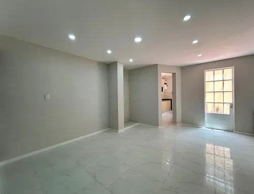 Departamento 4 Ambientes En Venta En Lujan Centro Planta Baja Con Patio
