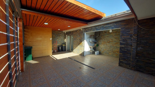 Casa Con Estacionamiento