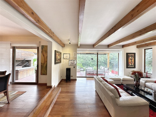 Casa En Arriendo De 7 Dorm. En Las Condes