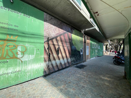 Venta Espectacular Local Sobre Directorio 151 M2