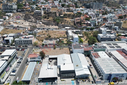 Local Comercial En Renta De 680 M2 Sobre Bernardo Quintana, Querétaro