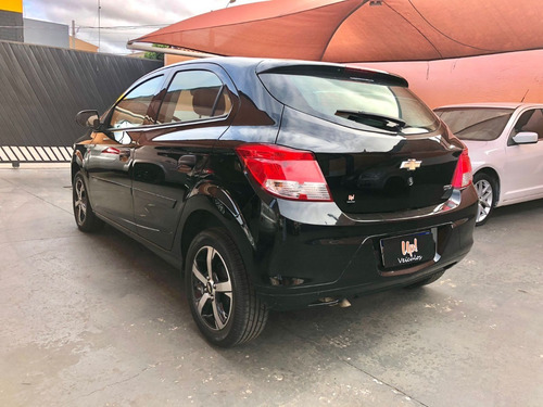 Imagem 4 de 7 de Chevrolet Onix Ls