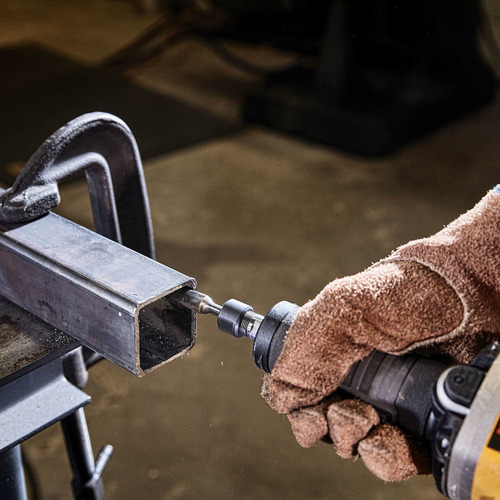 Amoladora Dewalt DWE4997VS con potencia de 1300W con velocidad variable