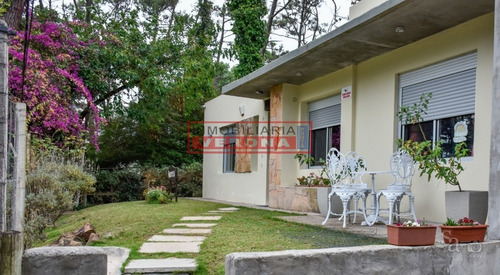 Casa En San Rafael, Punta Del Este, A Pocas Cuadras Del Mar- Ref: 6786