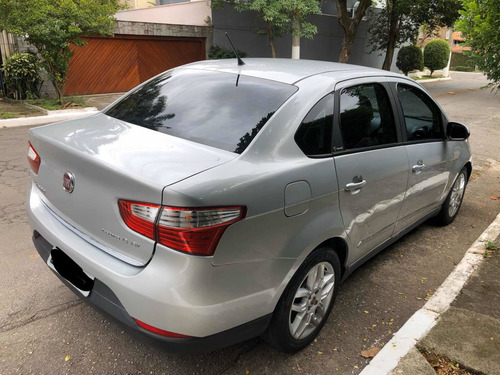 Fiat Grand Siena 1.6 16v Essence Flex Dualogic 4p 2015