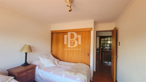 Casa En Venta De 4 Dorm. En La Reina