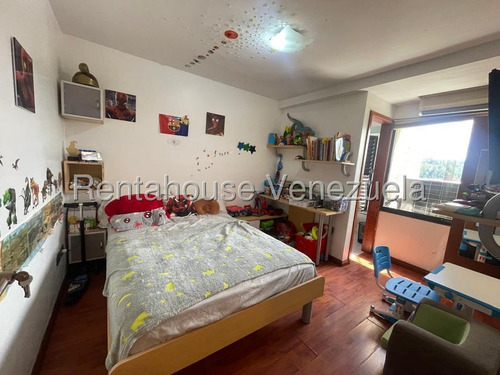 Apartamento Piso Medio Regency Plaza Remodelado En Calle Cerrada En Venta En Los Naranjos Avenida Norte 4 Caracas