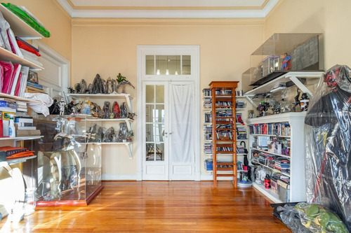 Venta Depto. De 3 Amb. En Monserrat Con Cocheras.