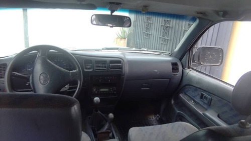 Imagen 10 de 13 de Hilux Doble Cabina 2005 Sincrónica 4x4 Negociable