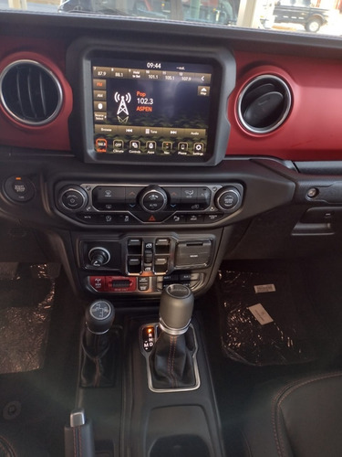 Imagen 8 de 14 de Jeep Gladiator Rubicon 3,6l 4x4 At8 Físico L