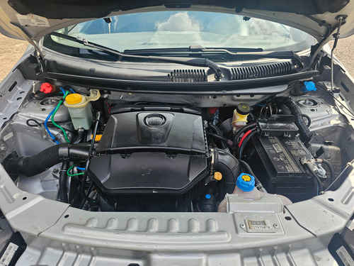 Fiat Grand Siena 1.6 16v Essence Flex 4p
