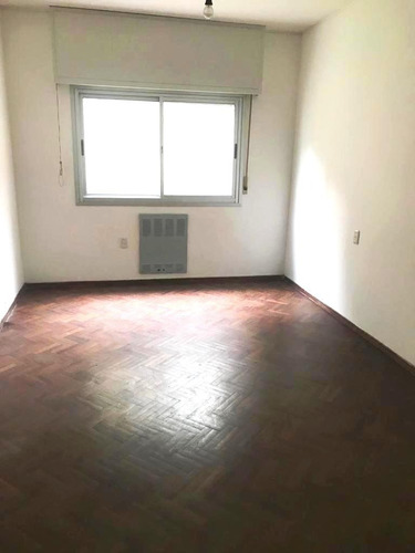 Imagen 8 de 15 de Excelente Ubicación A Metros De Plaza !! Moderna Y Amplia, 3 Dormitorios, 2 Baños, Garage, Parrillero. Para Uso Tanto De Casa Habitación, Instituto O Empresa!