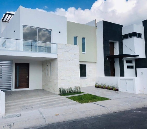 Imagen 1 de 14 de Casa En Venta En Fraccionamiento Zibatá 4 Recámaras Roof Gar