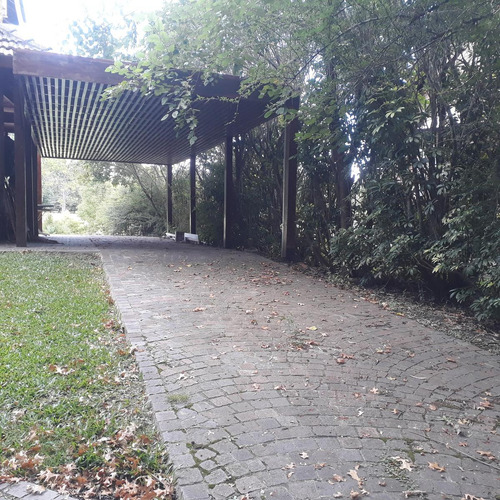 Casa En Excelente Estado, Con Un Lote Al Golf Único De 930 M² Con 40 Mts De Frente