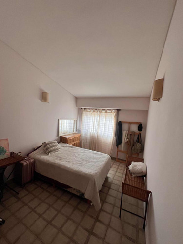 Alquilo Anual Departamento Céntrico Sin Muebles Con Cochera