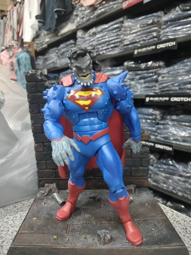 Dc Multiverse Superman Doomed, New 52!!!! (Usado)