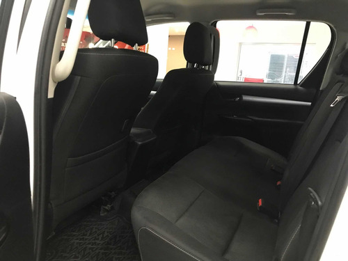 Imagen 10 de 15 de Toyota Hilux 2.4 Cd Sr 150cv 4x2 2017