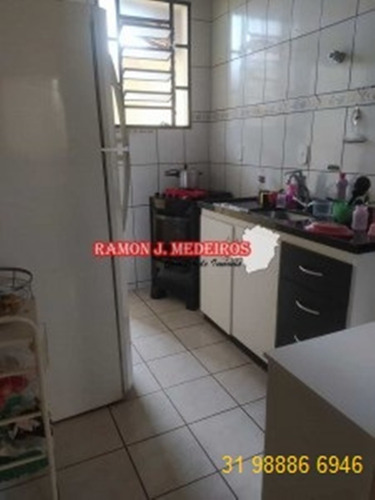 Imagem 8 de 24 de Bairro Copacabana Excelente Casa Colonial Geminada 2qts Sendo 1 Suíte Próximo Av. Central/portugal Em Bhte-mg