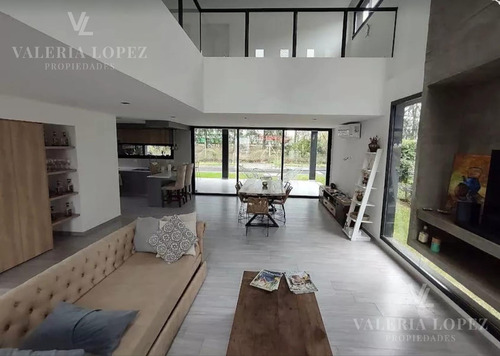 Excelente Casa  A La Venta En Alvear De Benavidez.