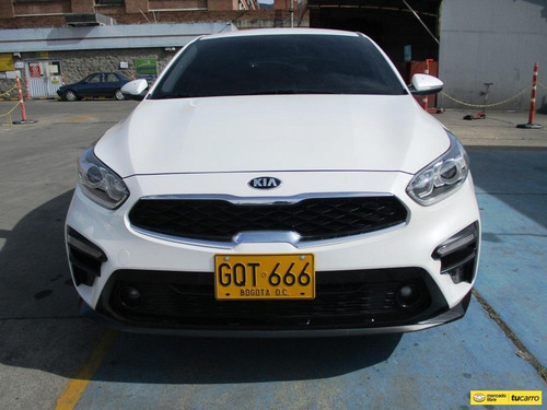 Imagen 2 de 15 de Kia Cerato Vivro Vibrant 1600cc Mt Aa