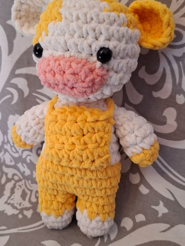 Vaca Lola Tierna En Overol Peluche Amigurumi Suave Plush Amarillo