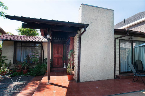 Casa En Venta De 3 Dorm. En Las Condes