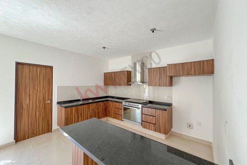 Casa En Venta Con Terreno Excedente En Un Residencial Muy Tranquilo Y Seguro En La Zona Norte De ...