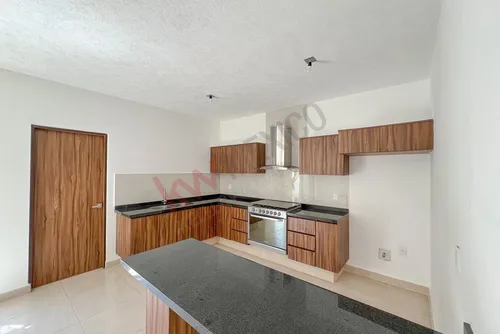 Casa En Venta Con Terreno Excedente En Un Residencial Muy Tranquilo Y Seguro En La Zona Norte De ...