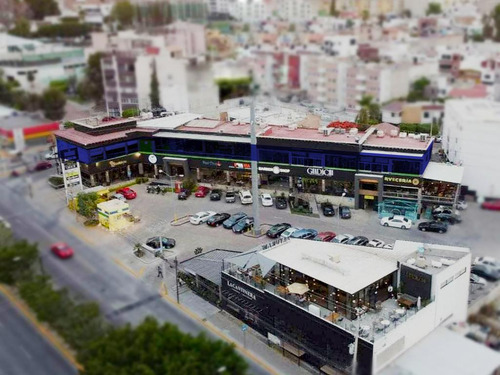 Local En Traspaso Plaza 16, León, Guanajuato