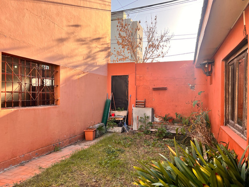 Casa En Venta | 2/3 Dormi - Quincho Y Parrilla | 33 E/ 24 Y 25 - La Plata