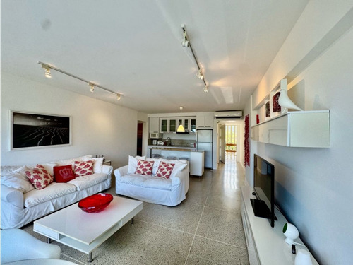 Se Vende Apto 87m2 3h/2b/1p Camuri Grande